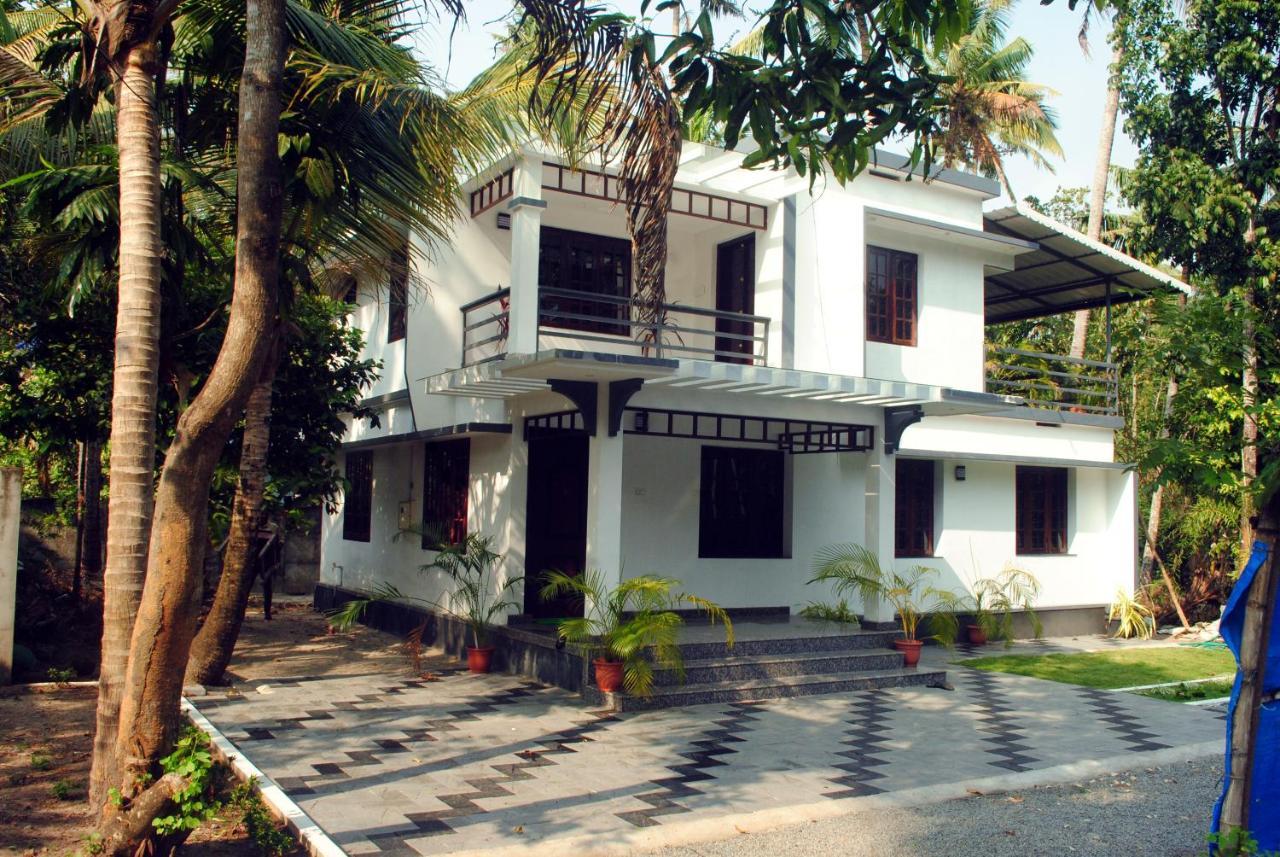 Nice Villa Irimbranallur Exteriör bild