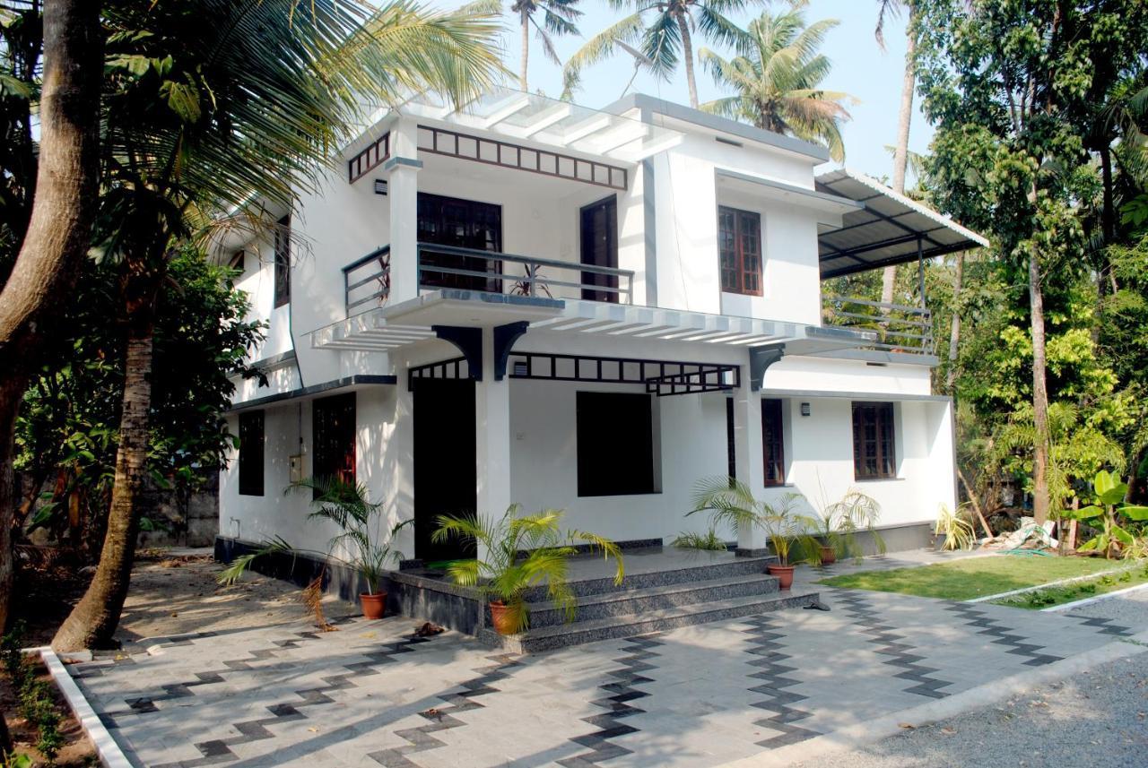 Nice Villa Irimbranallur Exteriör bild